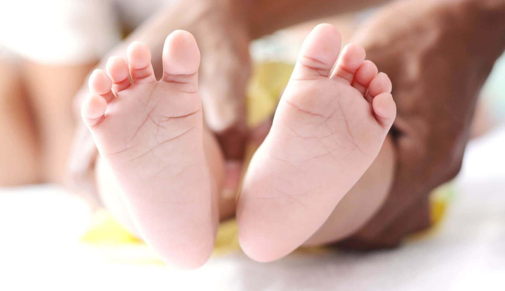 Der perfekte Fingerfarben Baby Fußabdruck